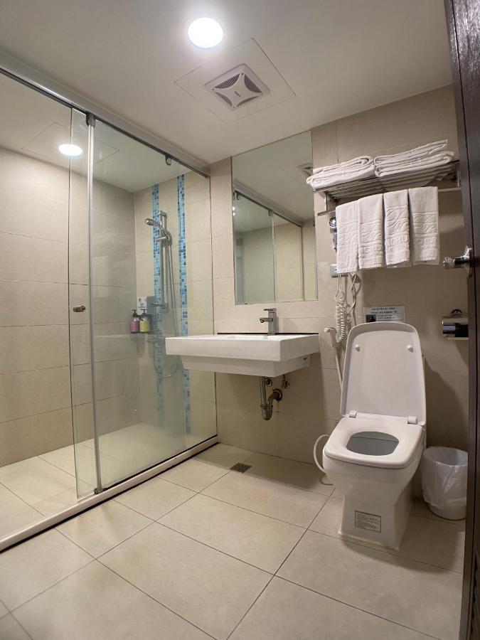 Bonjour Hotel Taichung Exterior foto