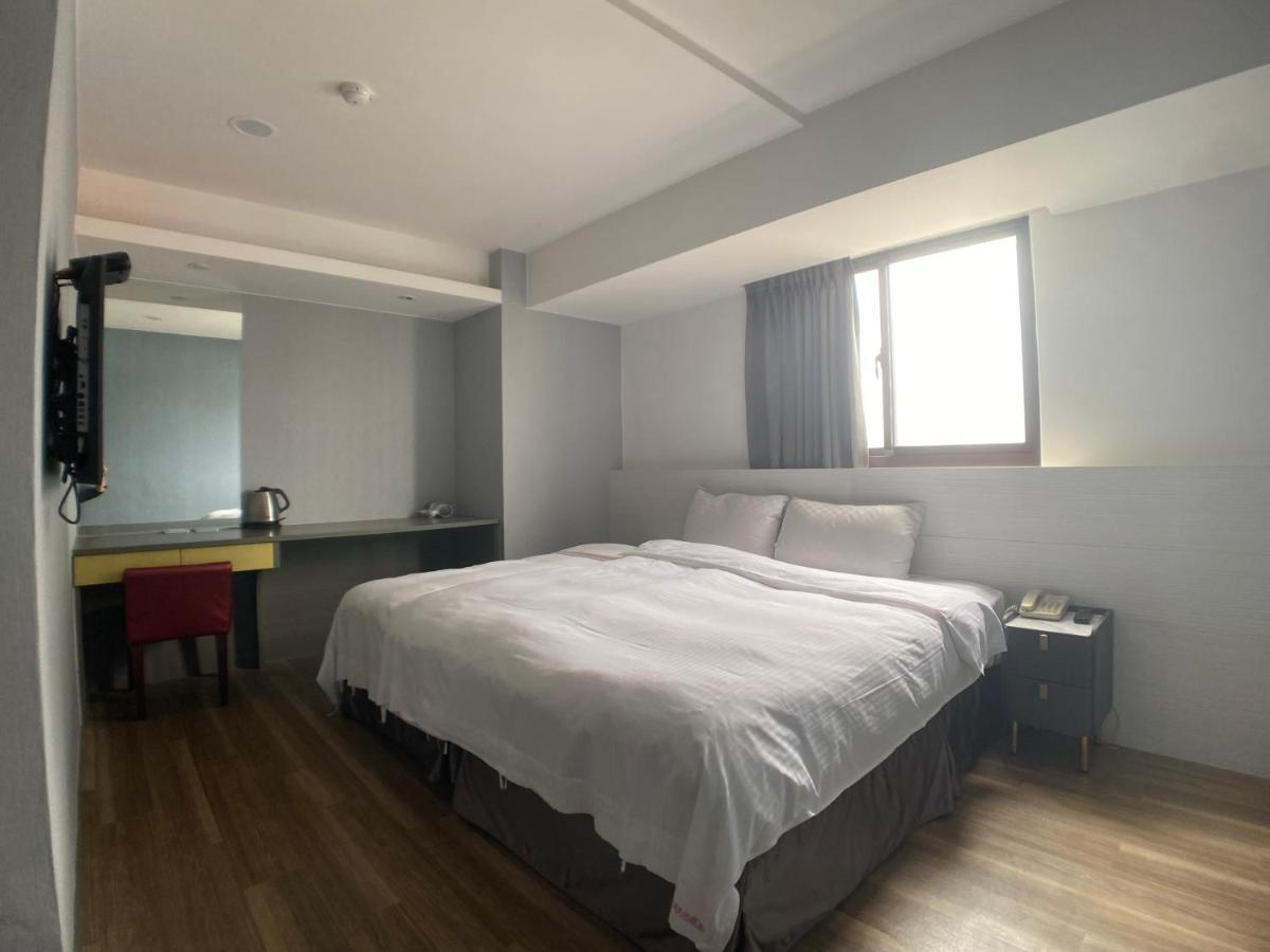 Bonjour Hotel Taichung Exterior foto