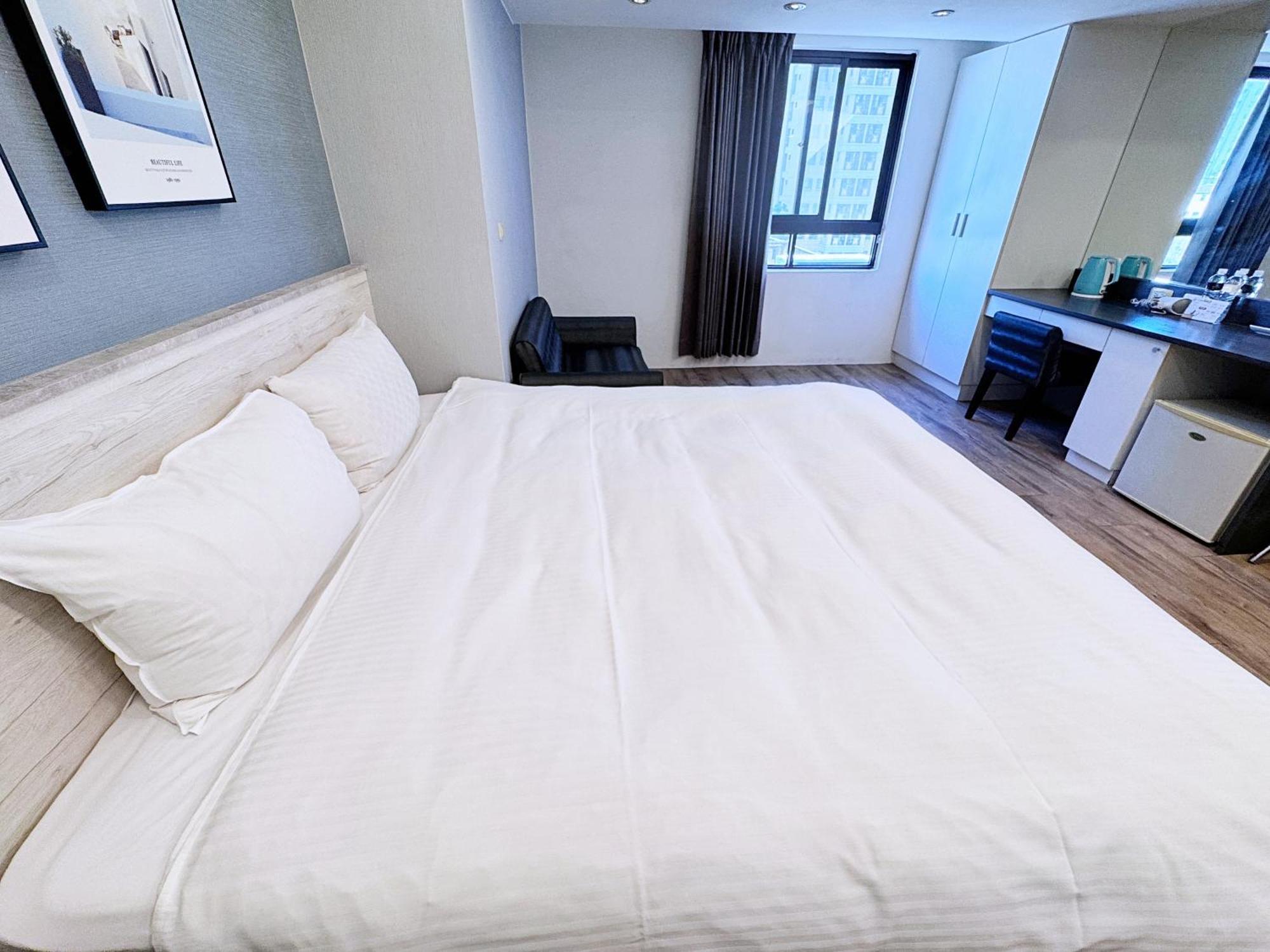 Bonjour Hotel Taichung Exterior foto